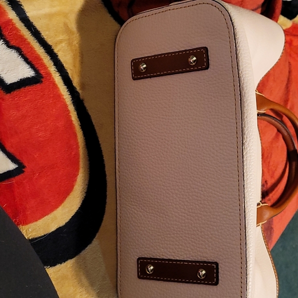 Dooney and Bourke leather bag - Picture 3 of 5